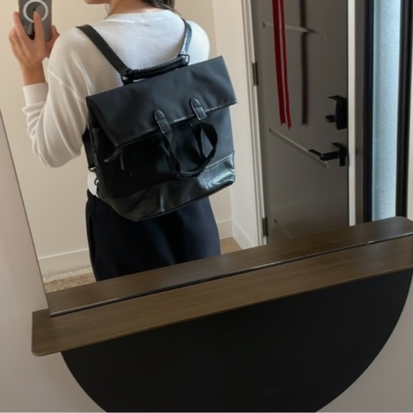 BEIS convertible backpack in EUC - Picture 3 of 6